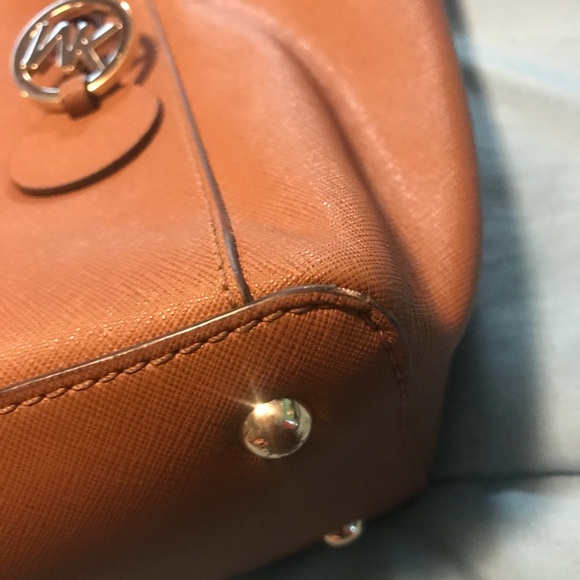 Michel Kors purse. - Picture 7 of 8